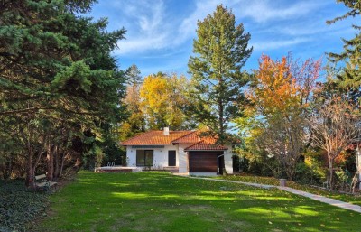 WUNDERSCHÖNER BUNGALOW MIT GROßEM GARTEN, POOL &amp; SAUNA!