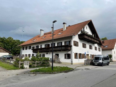 FRISCH RENOVIERT: Geschmackvolle 3-Zimmer-Wohnung mit Balkon und EBK in Wielenbach