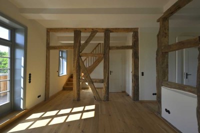 Stilvolle 2-Zimmer-Maisonette-Wohnung mit luxuriöser Innenausstattung mit Balkon in Lucklum