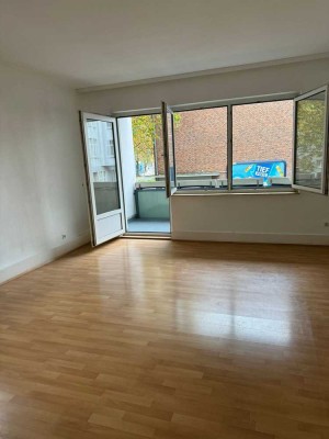 Stilvolle 3-Raum-Wohnung mit Balkon und EBK in Hannover