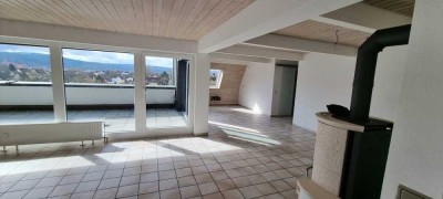 HELLE 2-Zi.-Penthousewohnung für Singel-/Pärchen-mit großer Dachterrasse