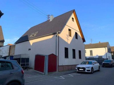 Charmantes Einfamilienhaus mit großzügiger Terrasse im schönen und ruhigen Neuhofen