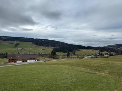 Familiengerechte 3,5 Zimmer Wohnung mit Weitblick und Balkon