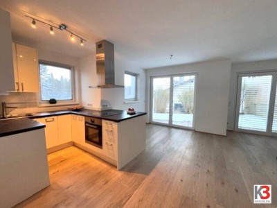 K3 -Top ausgestattete, schöne Doppelhaushälfte mit herrlicher Terrasse und Pool! Ein Carport- und zwei Freistellplätze inklusive!
