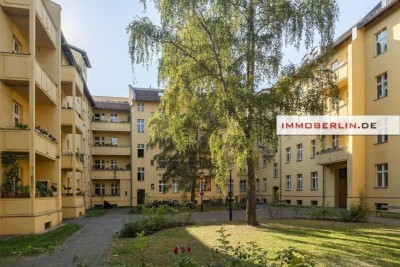 IMMOBERLIN.DE - Charmante Altbauwohnung mit Balkon + Pkw-Stellplatz beim Schlosspark Sanssouci