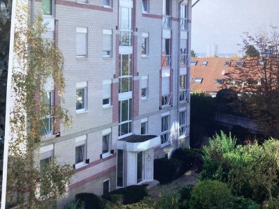 Schöne 4-Zimmer-Wohnung mit Balkon und EBK in Langen (Hessen)