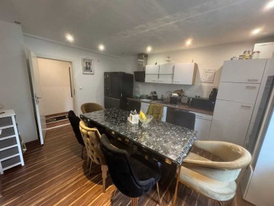 Neuwertige 3,5-Zimmer-Wohnung mit EBK in Schramberg