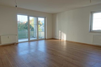 Maulburg: Helle, schöne 2 - Zimmer - Wohnung mit Balkon, Einbauküche und 2 Tiefgaragenstellplätzen
