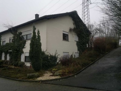 Einfamilienhaus mit ELW und PV Anlage auf Riesengrundstück
