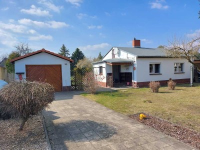 kleines Einfamilienwohnhaus, Bungalow, in ruhiger Ortsrandlage mit viel Nebengelass