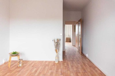 2-Raum-Wohnung mit Badewanne und offener Küche