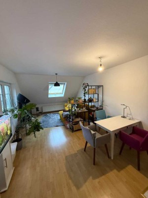 Helle und zentral gelegene 2-Zimmer-DG-Wohnung in Nieder-Olm