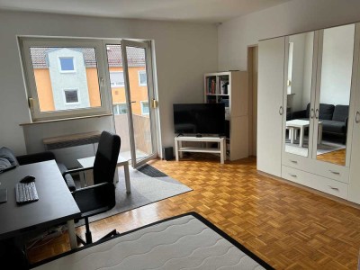 Zentrumsnahe, renovierte Einzimmerwohnung, mit Balkon, EBK und TG-Stellplatz.