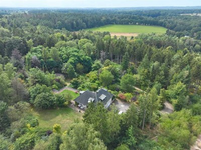 Absolute Privatsphäre ! Klassisches Landhaus mit Schwimmhalle und weitläufigem Naturgrundstück