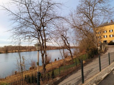 Neuwertige 2-Zimmer-Wohnung mit möblierter Küche, Balkon und tollem Innblick in Obernberg