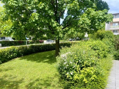 Freundliche und gepflegte 3-Zimmer-Erdgeschosswohnung mit Balkon in Ainring mit Garten und TG