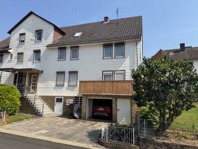 /// 1-2 Familiendoppelhaushälfte mit Garage, Stellplatz und schönem Grundstück in ruhiger Wohn
