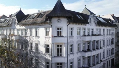 Altbauwohnung über zwei Etagen - mit zwei Balkonen und großzügigem Wohnbereich