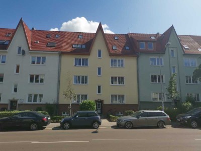 Großzügige, sanierte Altbau-DG-Wohnung in Bestlage Hansaviertel,