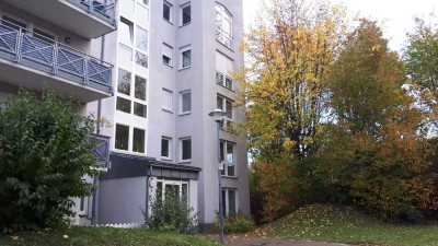 sehr schöne 2-Zi-Whg mit Balkon Ortsrandlage