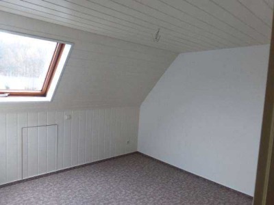 Kleine Single-Dachgeschosswohnung mit toller Aussicht