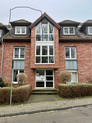 Freundliche 3-Zimmer-Maisonette-Wohnung mit Balkon und Einbauküche in Neuss