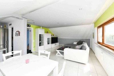 ImmoBillia: "Einziehen und wohlfühlen - neu renovierte 3 Zimmer Dachgeschoss Wohnung!"