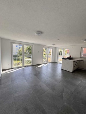 Neubau Sonnige, moderne 3-Zi.-Wohnung mit Balkon, Einbauküche und Stellplatz