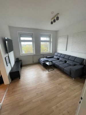 2,5 Zimmer Wohnung mit Balkon und eigenem Garten