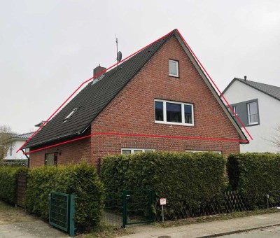 Dachgeschoss-Maisonette in Zweifamilienhaus mit Garage und Gartenfläche