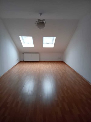 Dachgeschoss 3-Zimmerwohnung-Küche-Bad