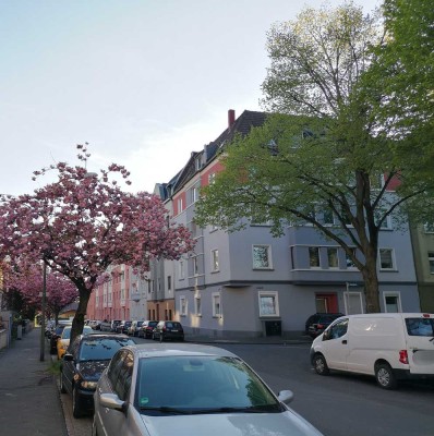 Sonnige Altbauwohnung mit hohen Decken und Wohnküche sucht Nachmieter