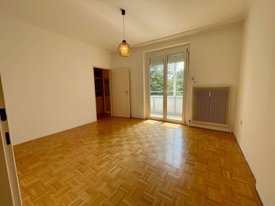 helle, gemütliche 2 Zimmer Wohnung in Top Lage (Warmmiete)