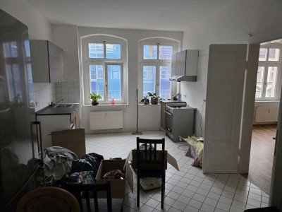 2 Raum Wohnung 77m²,  3. Etage Kurt-Pchalek-Str. 29 , mit kleiner Einbauküche