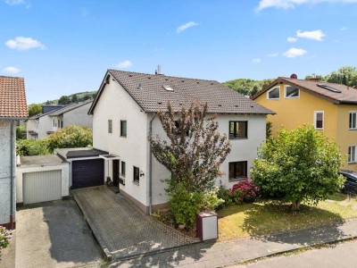 Zwei Wohneinheiten, ein Zuhause – Familien(t)raum mit Garten in Bonn-Mehlem