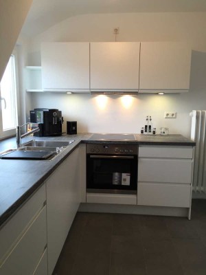 Stilvolle, modernisierte 3-Zimmer-Wohnung mit Balkon und EBK in Stuttgart