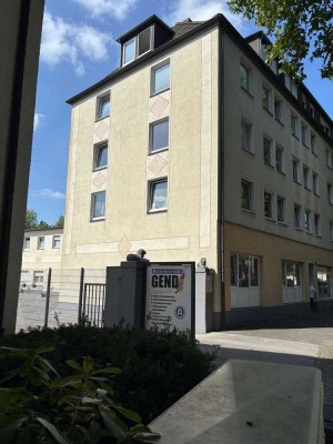 Große 4-Zimmer-Wohnung mit Balkon