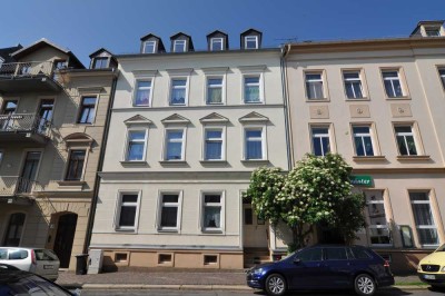 ++ 3,5 Zimmer, ruhiges Haus, großer Balkon, Einbauküche ++