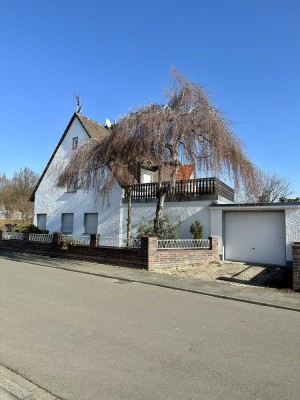 Freistehendes Einfamilienhaus mit großem Garten in ruhiger Lage