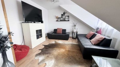 Nibelungenviertel ! Lichtdurchflutete gemütliche 2-Zi.-DG-Whg., 55 m², 6. OG mit Aufzug