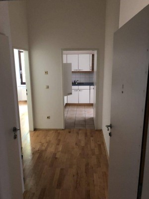 Geräumige, ruhig gelegene 2- Zimmer- Wohnung mit möblierter Küche in zentraler Lage Ried