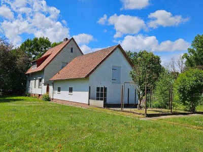 Provisionsfreies Ein- bis Zweifamilienhaus mit Nebengebäude in Völksen