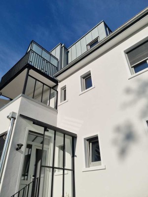 Helle DG-WE mit Balkon in bester Lage, Erstbezug nach aufwendiger  Sanierung