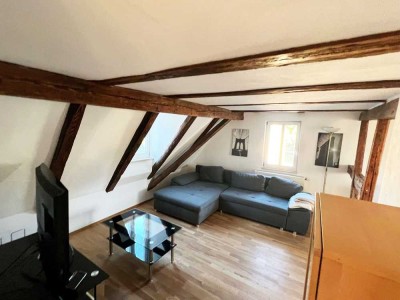 Möbliert - Charmante 3,5 Zi-DG-Maisonette-Wohnung mit Loggia (85 m² Grundfläche)