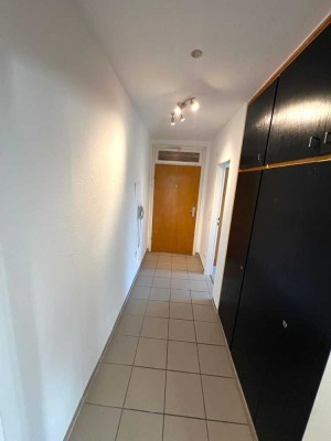 Helle 2-Zimmer-Wohnung mit Balkon in ruhiger Lage