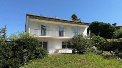 Einfamilienhausvilla mit Einzelgarage und bezaubernder Gartenanlage