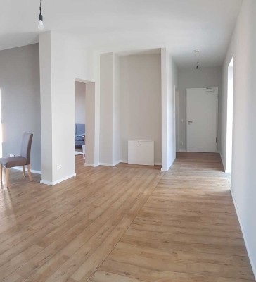 Neu errichtete Wohnung von 2017 im sanierten Altbau mit Wohnküche, direkt im Zentrum von Gera