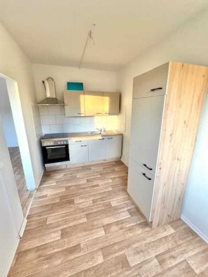 Mit neuer Einbauküche!