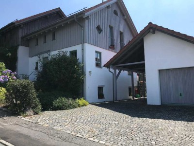 Preiswertes, großes und gepflegtes Haus mit fünf Zimmern und EBK in Tiefenbach