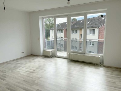 Helle 1-Zi.-Whg. mit Süd-Balkon & TG-Stellplatz, Ahrensburg